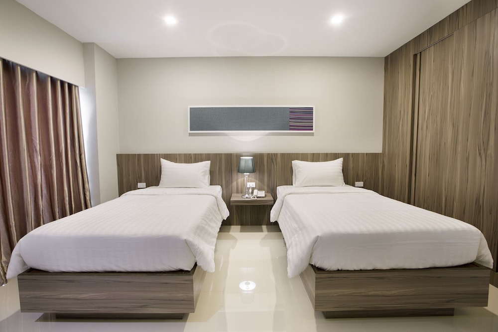 Premier Twin Room photo 2