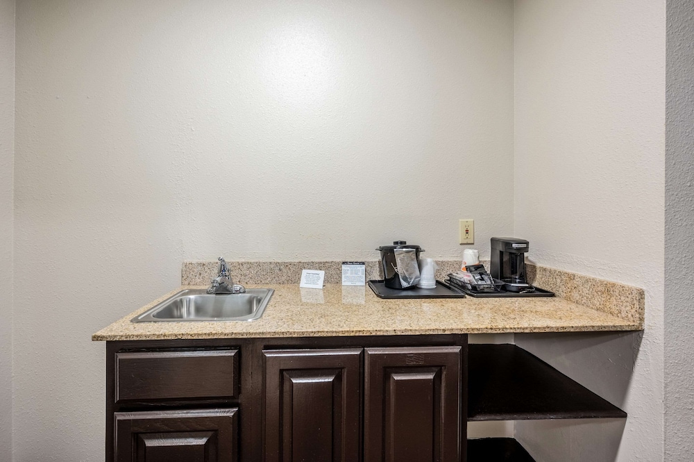 Suite, Multiple Beds, Non Smoking - Photo 10