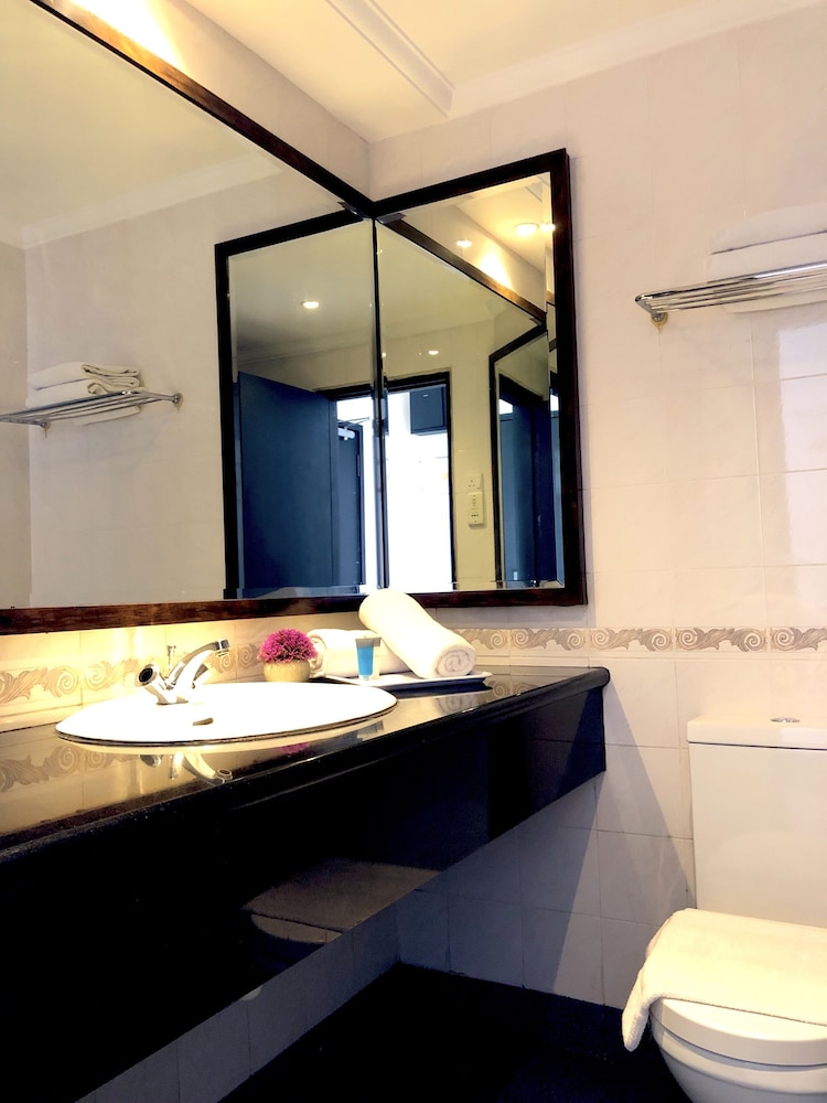 Deluxe Room - Photo 3