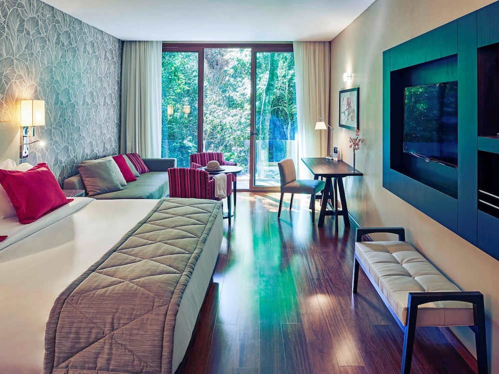 Junior Suite, 1 King Bed with Sofa bed