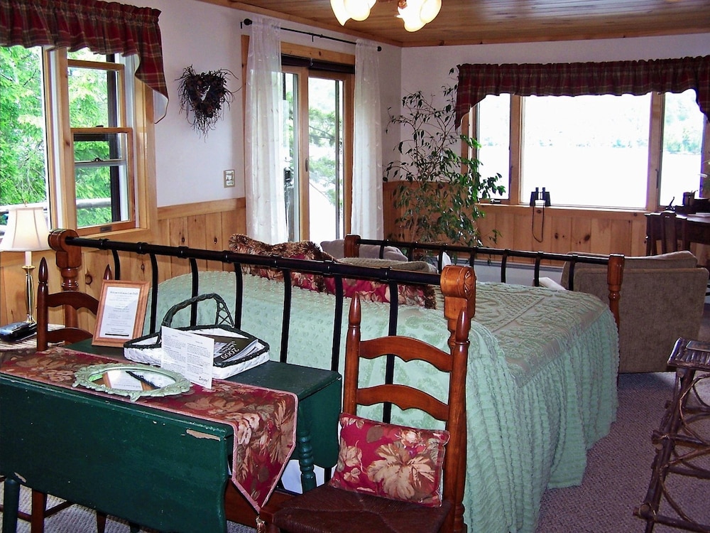 Deluxe Single Room, 1 Queen Bed, Balcony, Overwater (Pike Room) photo 1
