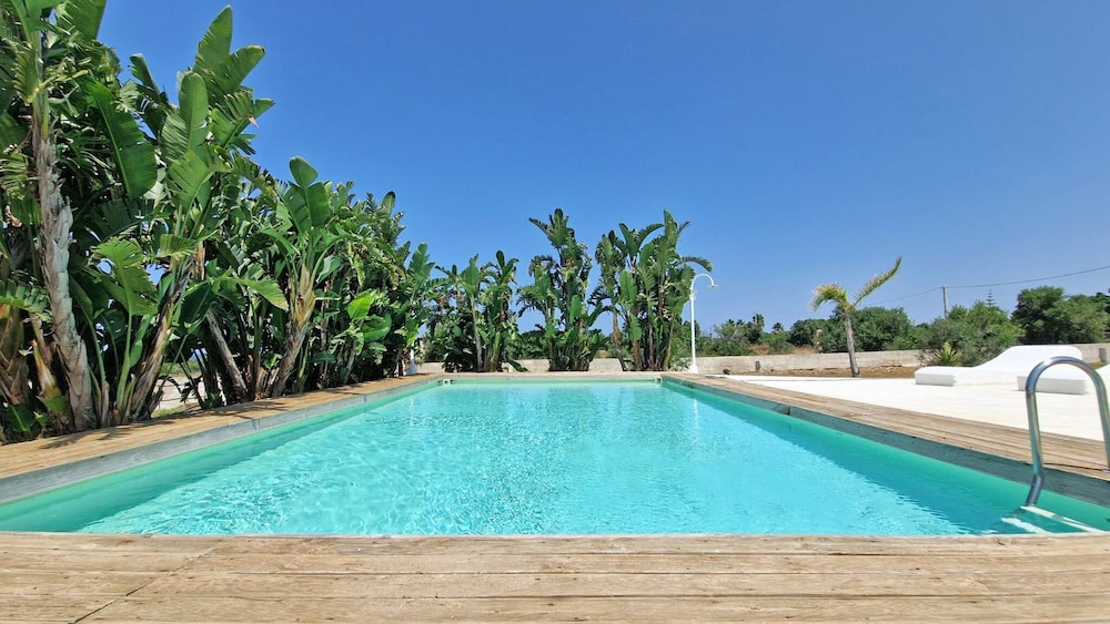 Villa, Smoking photo 3