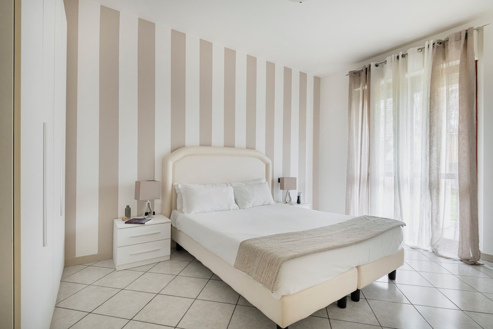 Premier Apartment photo 2