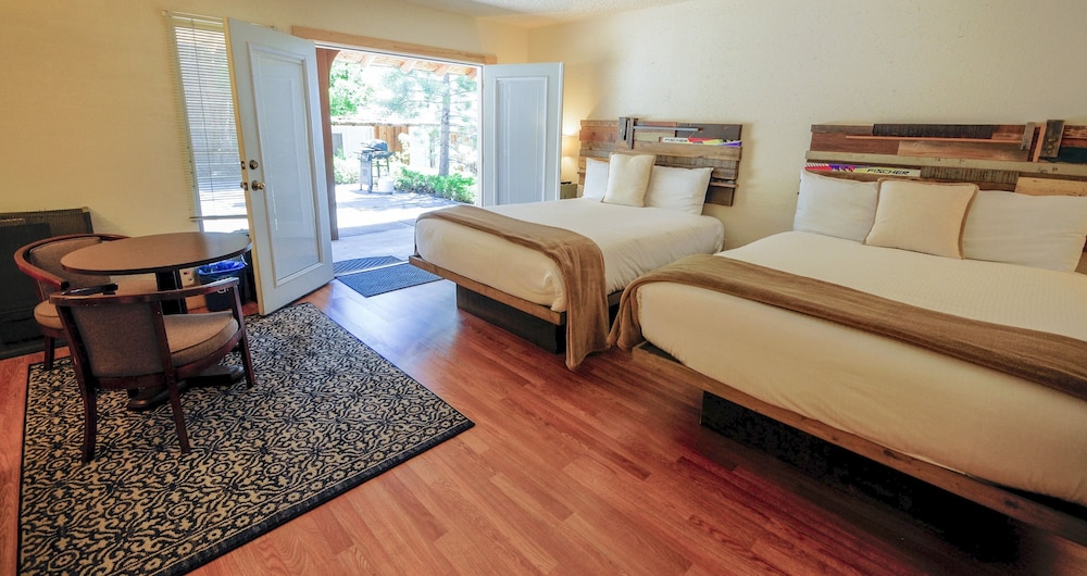 Standard Room, 2 Queen Beds photo 1