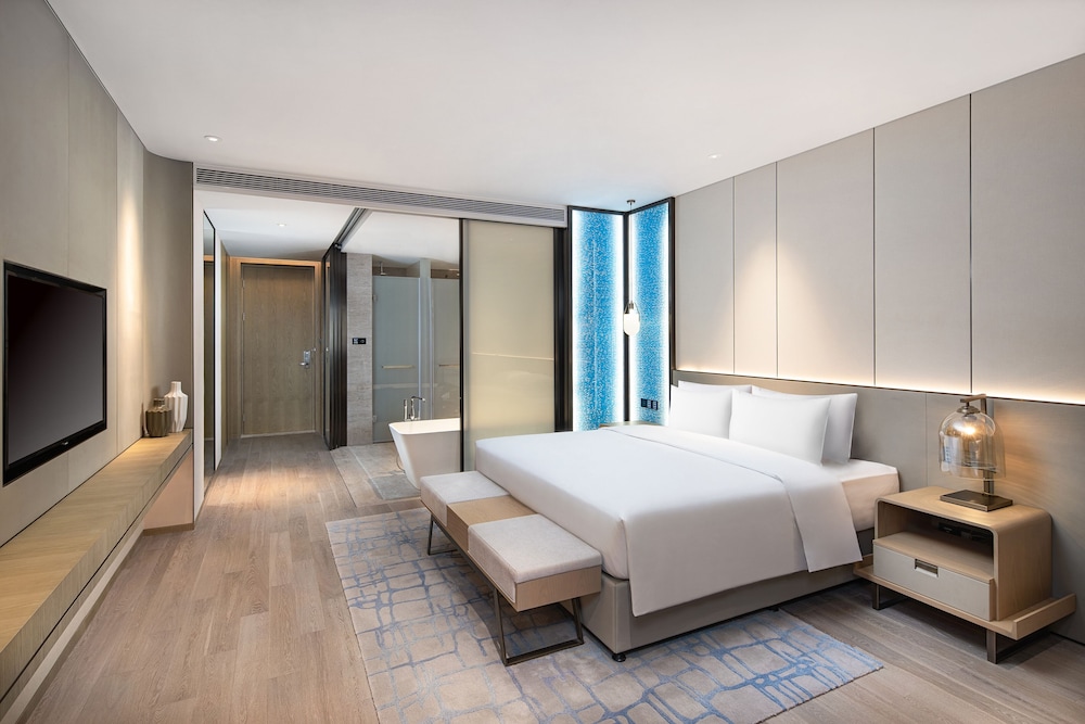 Business Suite (Class) photo 2