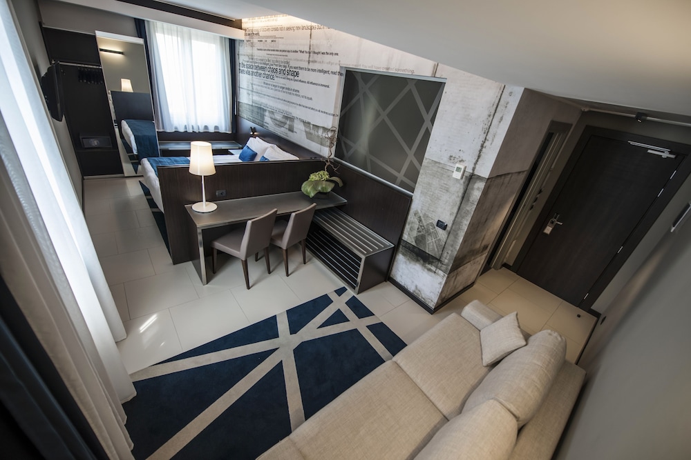 Junior Suite, 1 King Bed with Sofa bed photo 1