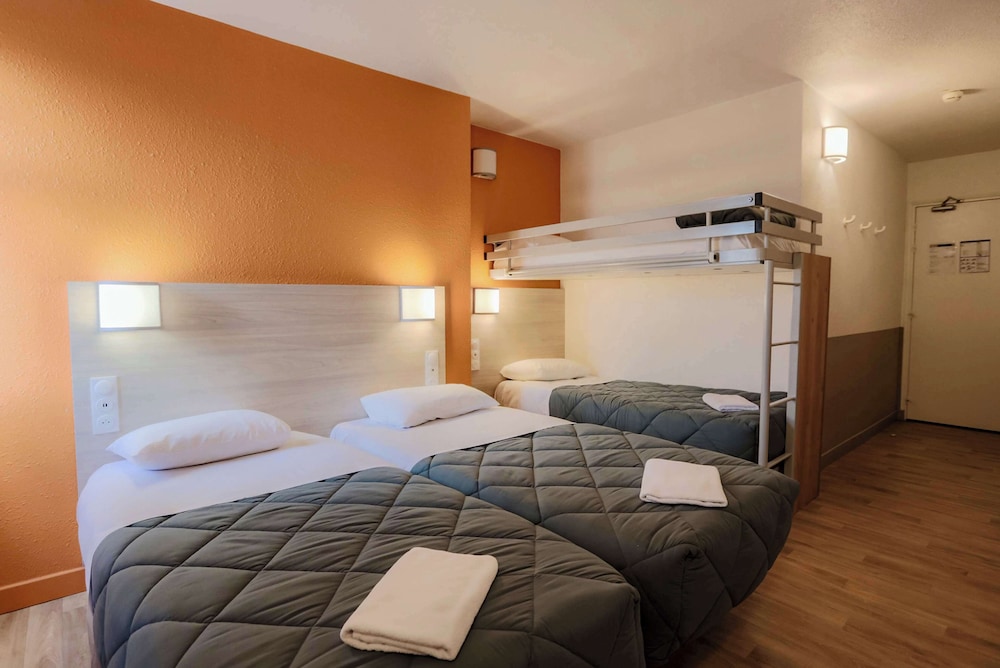 Standard Room, Multiple Beds photo 2