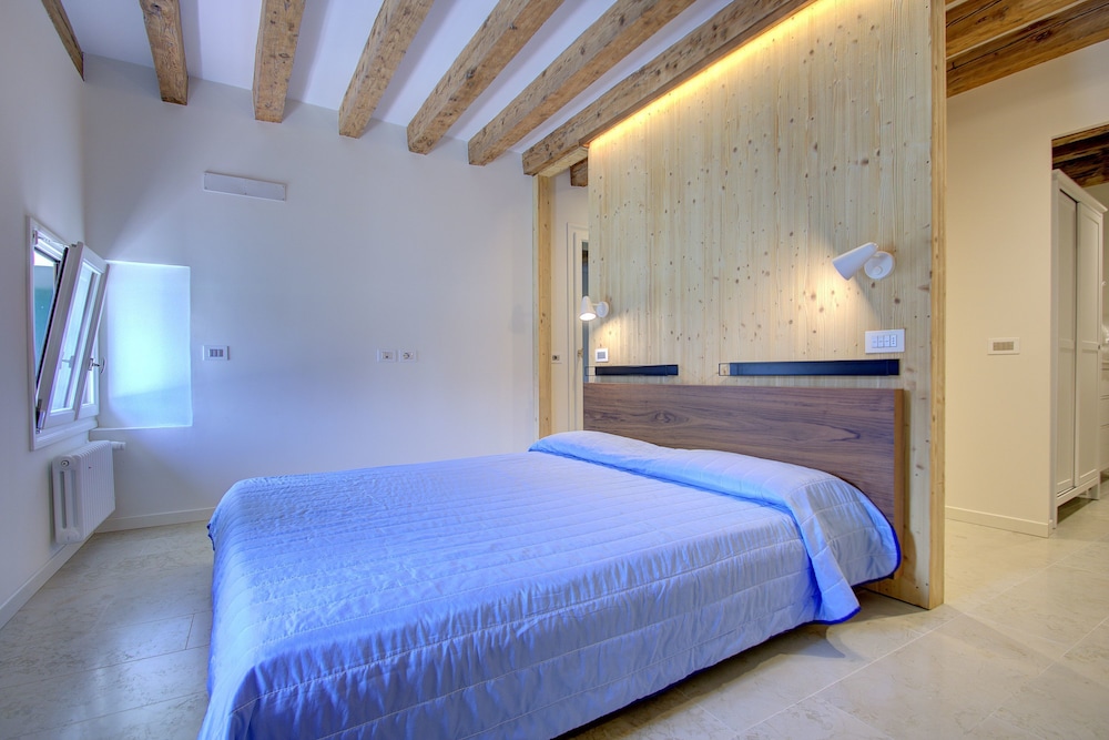 Exclusive Apartment, 1 Bedroom, Canal View, Ground Floor photo 1