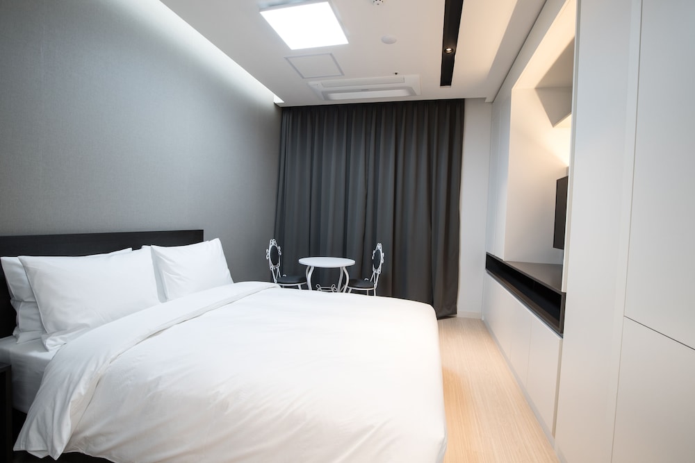 Standard Double Room, Lake View - Photo 3