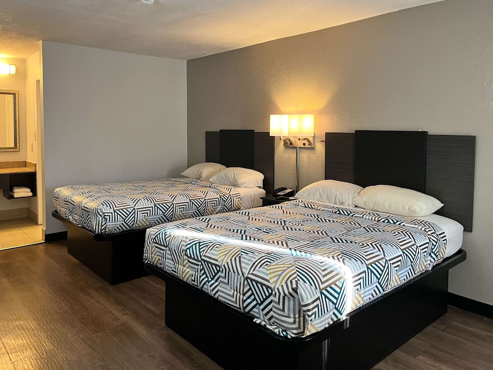 Standard Room, 2 Double Beds, Non Smoking, Refrigerator & Microwave - Photo 2