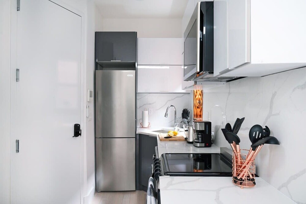 Apartment, 2 Bedrooms, Pets Allowed photo 2