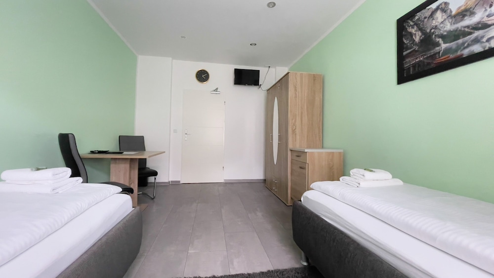 Superior Twin Room, Shared Bathroom - Photo 6