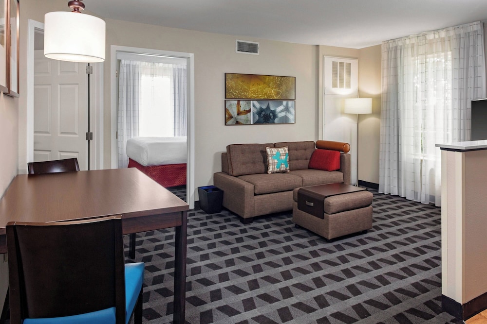 Suite, 2 Bedrooms - Photo 1
