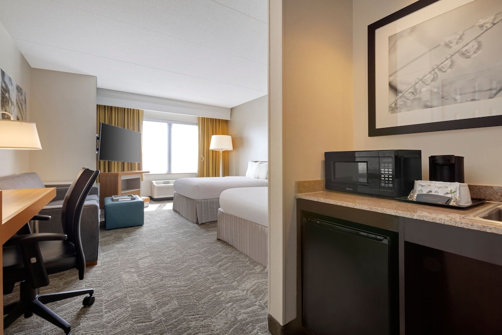 Suite, 2 Double Beds - Photo 3
