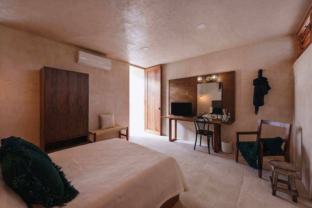 Standard Room, 1 Double Bed, Pool View photo 3