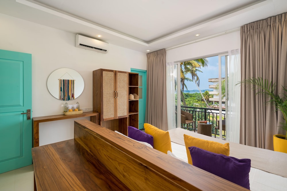 Deluxe Double Room, Partial Ocean View