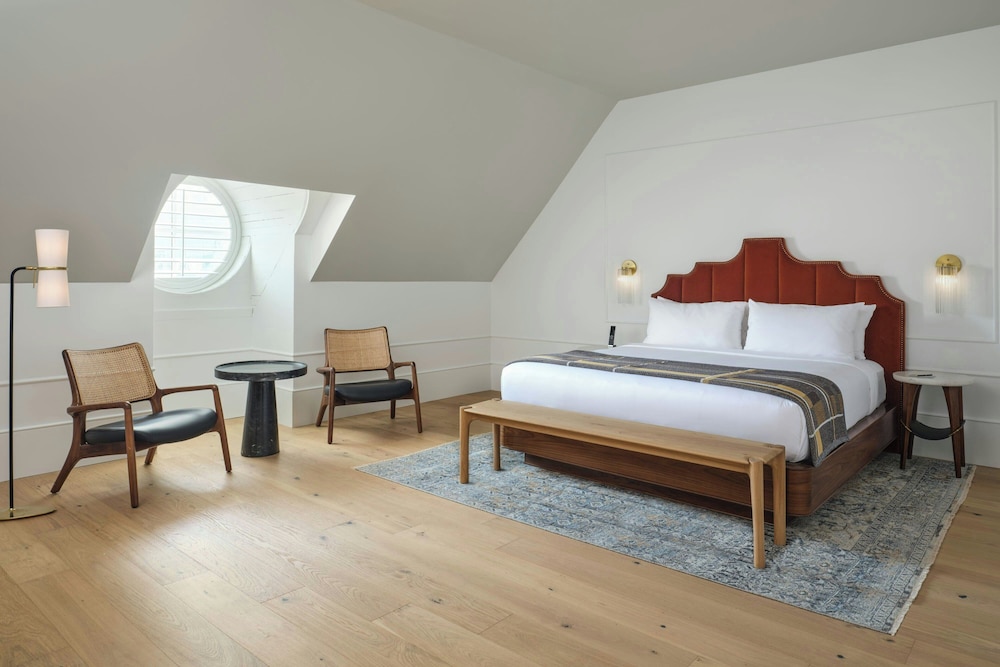 Junior Suite, 1 King Bed - Photo 1
