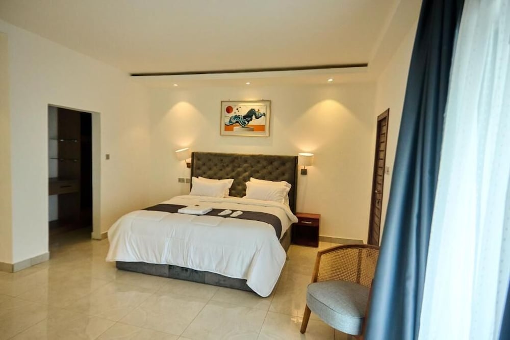 Executive Suite, City View