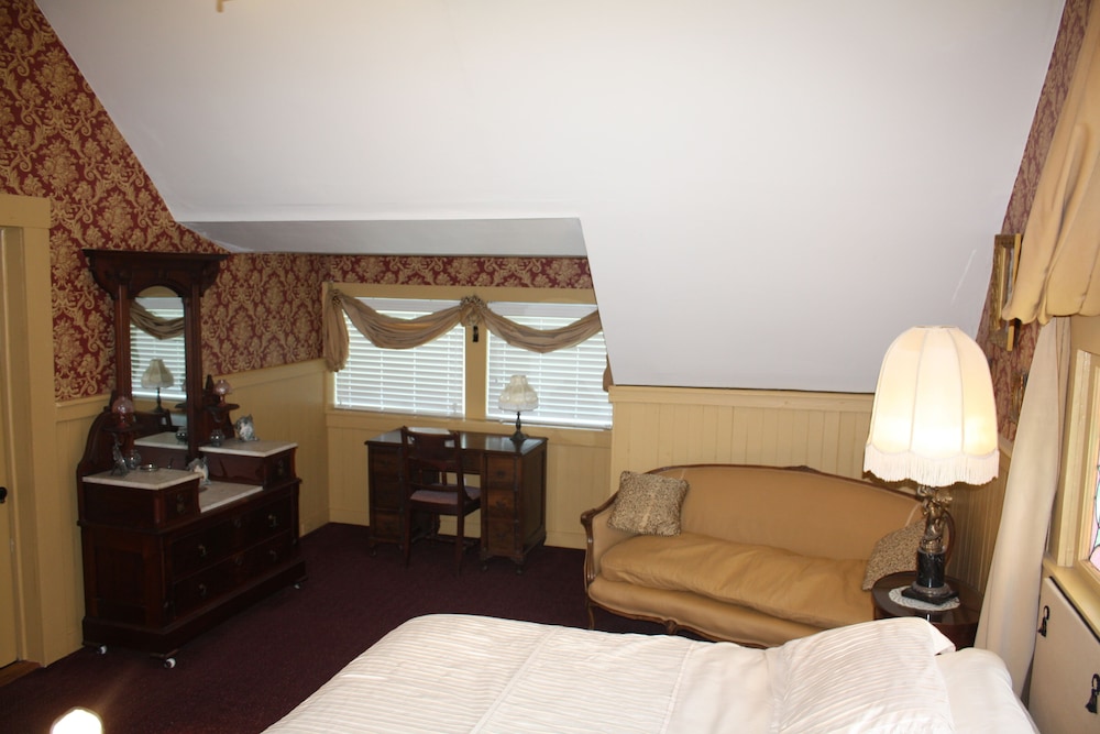 Room, 1 King Bed, Non Smoking photo 2