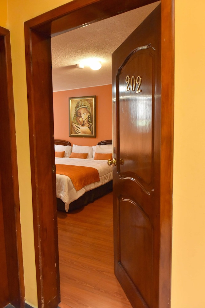 Suite, 1 Queen Bed photo 3