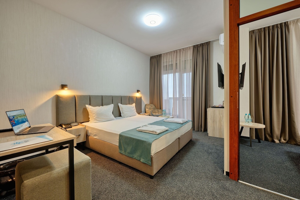 Deluxe Studio, 2 Bedrooms photo 2