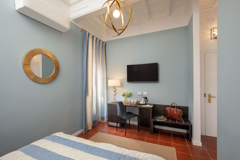 Deluxe Double Room, 1 Queen Bed, Bathtub photo 2