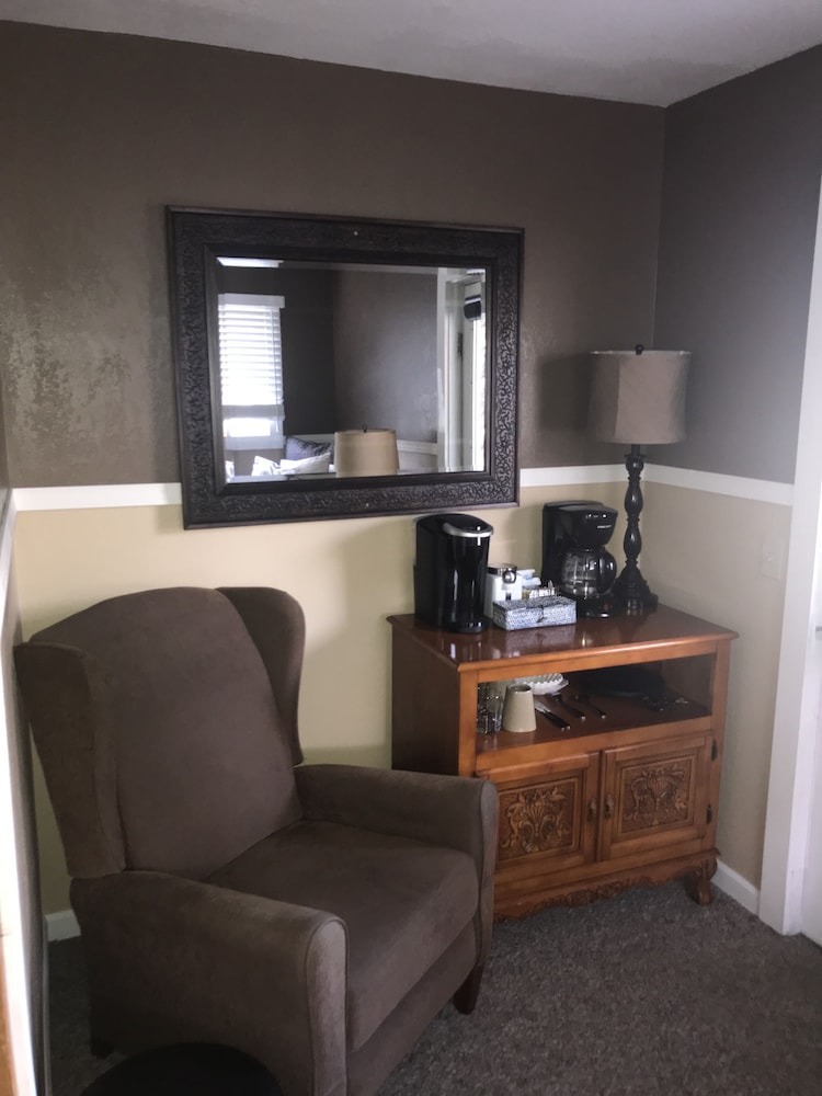 Comfort Single Room, Multiple Beds, Refrigerator & Microwave photo 2