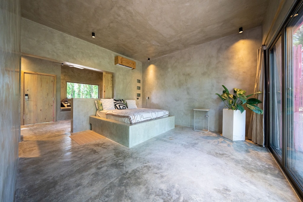 Standard Double Room, Patio, River View