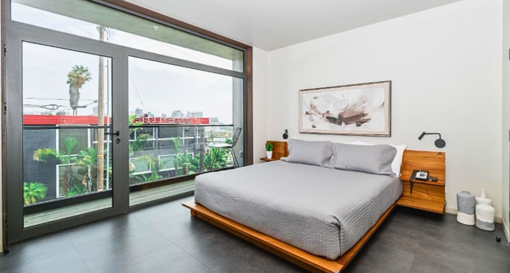 Studio, 1 King Bed, Kitchen