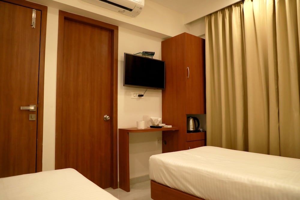 Deluxe Room - Photo 9
