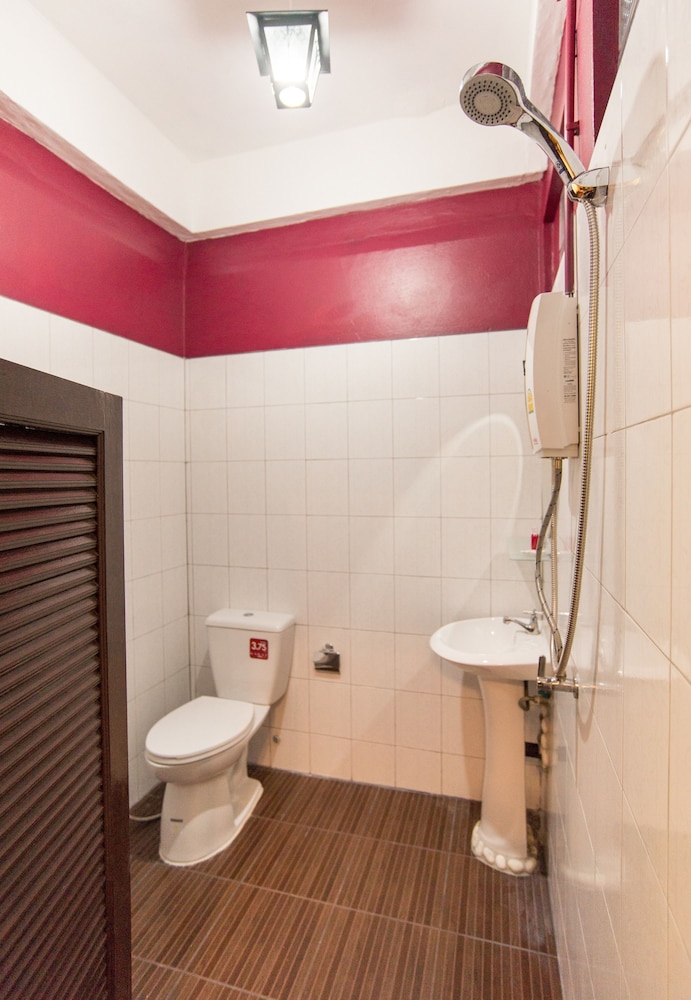 Suite with Air-Conditioner and Private Bathroom (Teak) photo 2