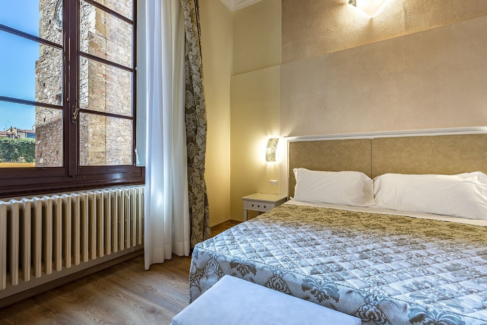 Deluxe Room (Camera Deluxe Spaziosa) photo 2