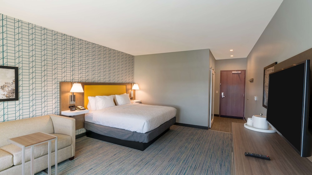 Standard Room, 1 King Bed with Sofa bed, Accessible - Photo 4