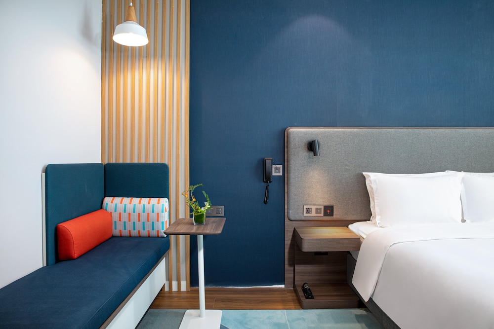 Standard Room, 1 King Bed