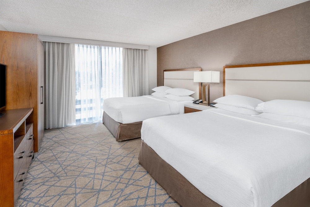 Room, 2 Queen Beds, Mountain View
