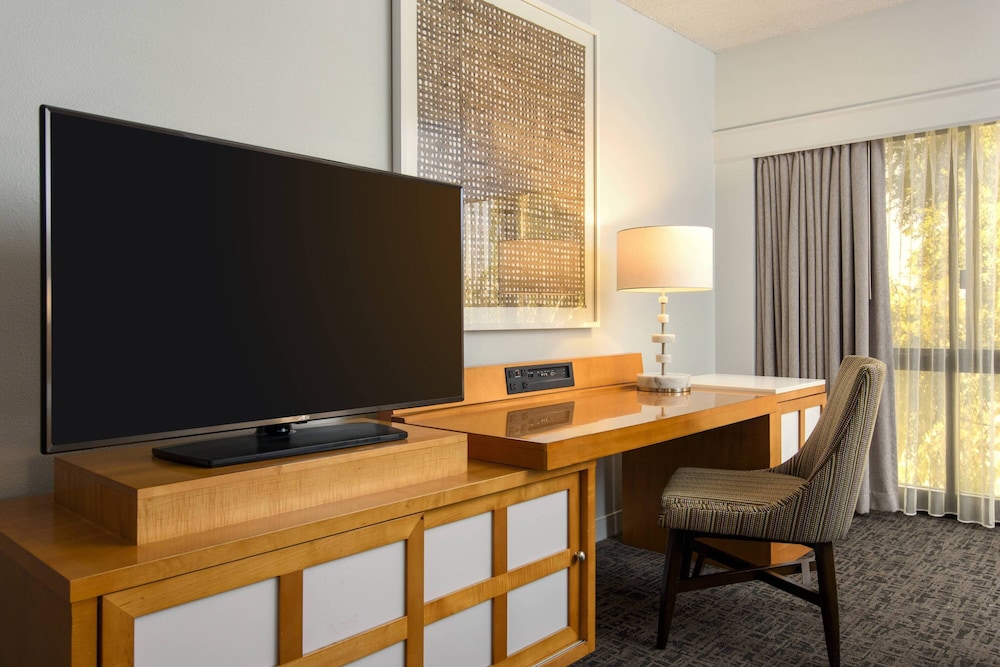Room, 2 Queen Beds (Mobility/Hearing Accessible, Tub) - Photo 3