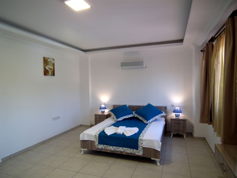 Villa photo 1