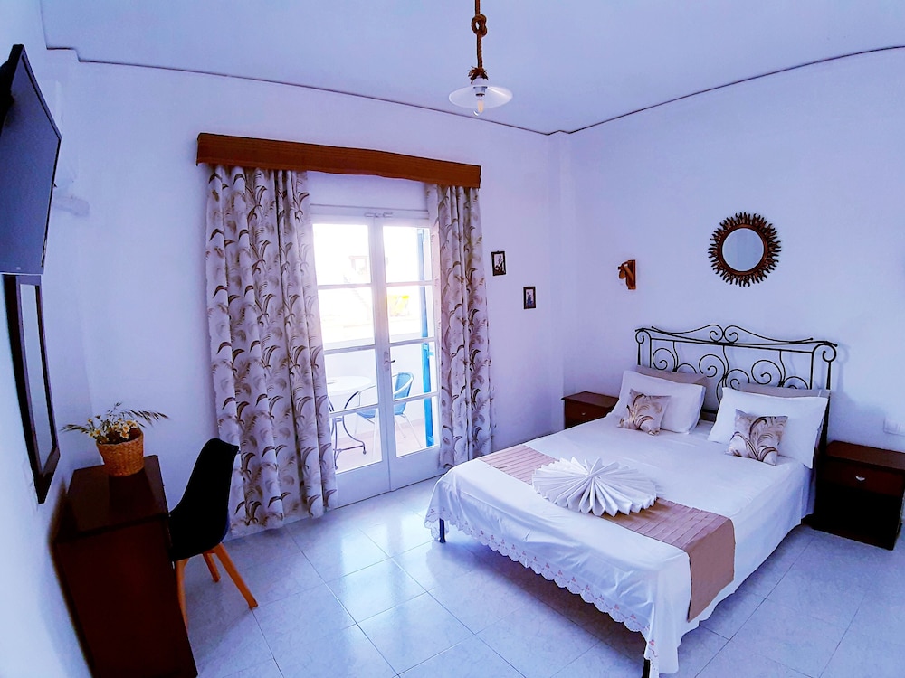 Honeymoon Quadruple Room (Room 43)