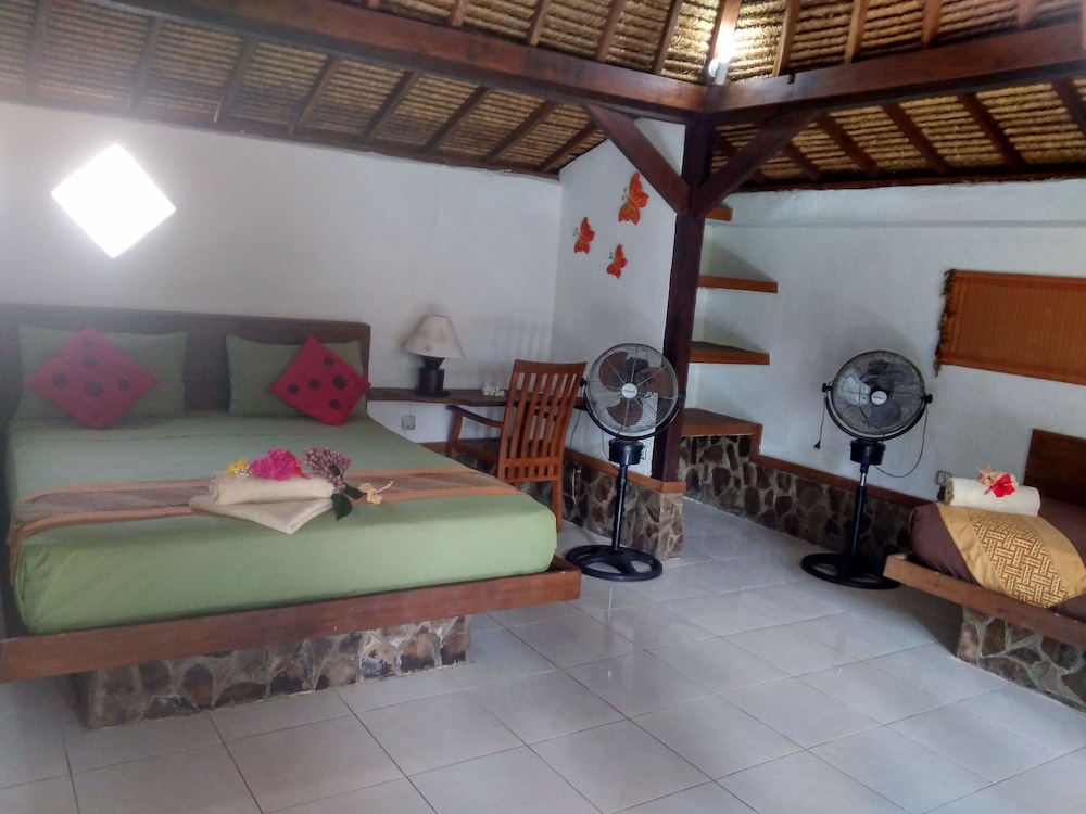 Triple Umbrella Bungalow - Photo 3