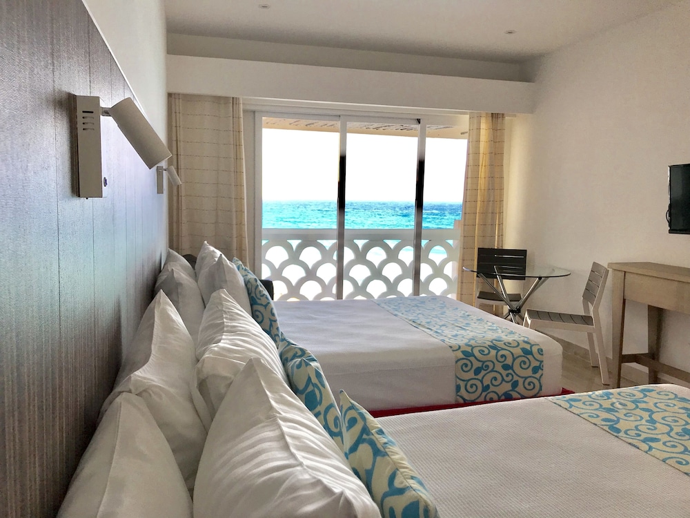 Deluxe Studio Suite (405)