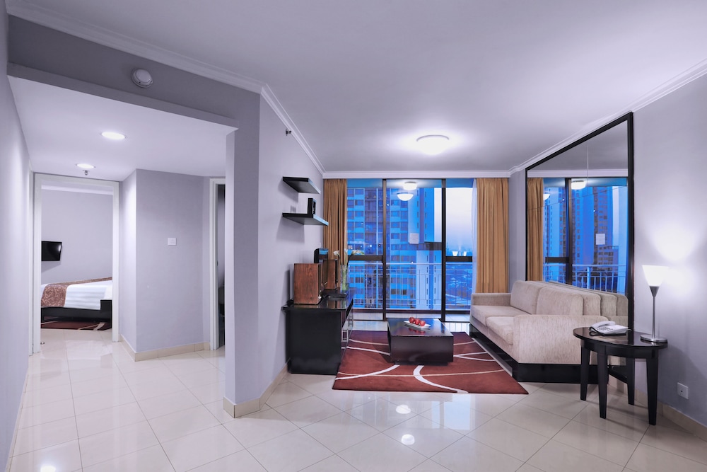 Executive Suite - Photo 3