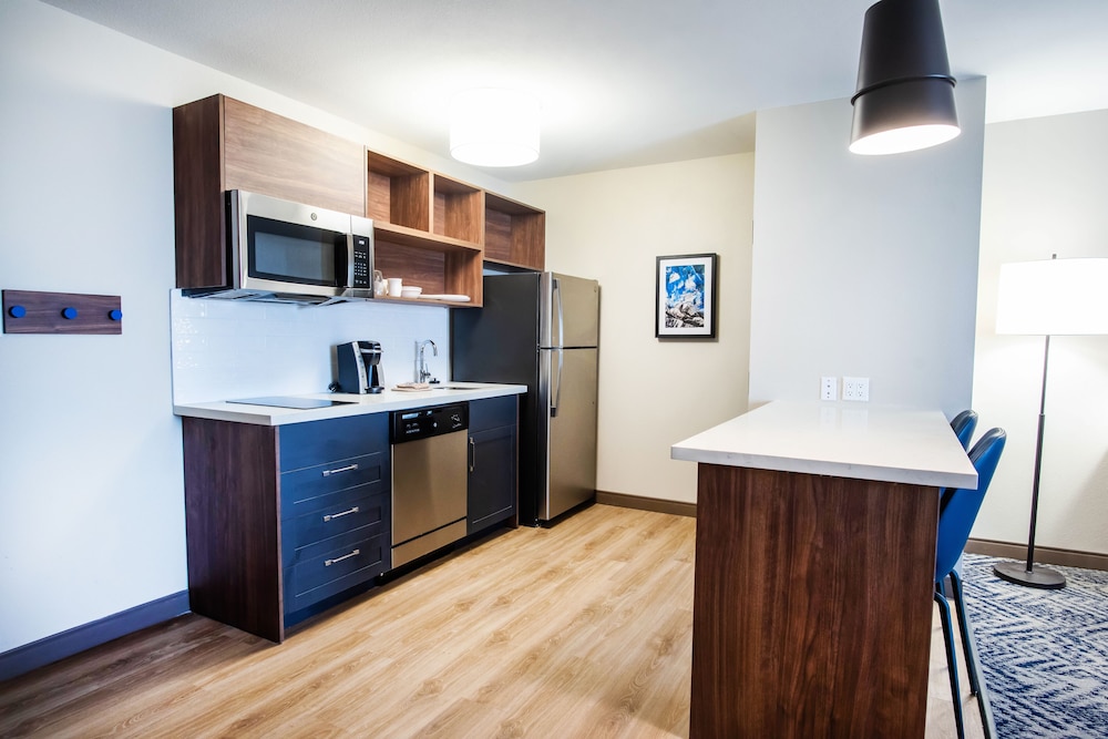 Suite, 1 Bedroom, Accessible (Mobility, Accessible Tub) - Photo 7