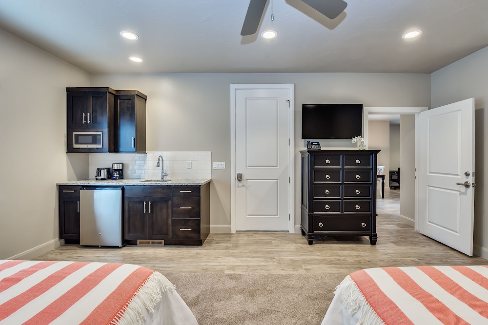Luxury Villa, 2 Bedrooms, Accessible, Kitchen (The Pinyon) photo 3