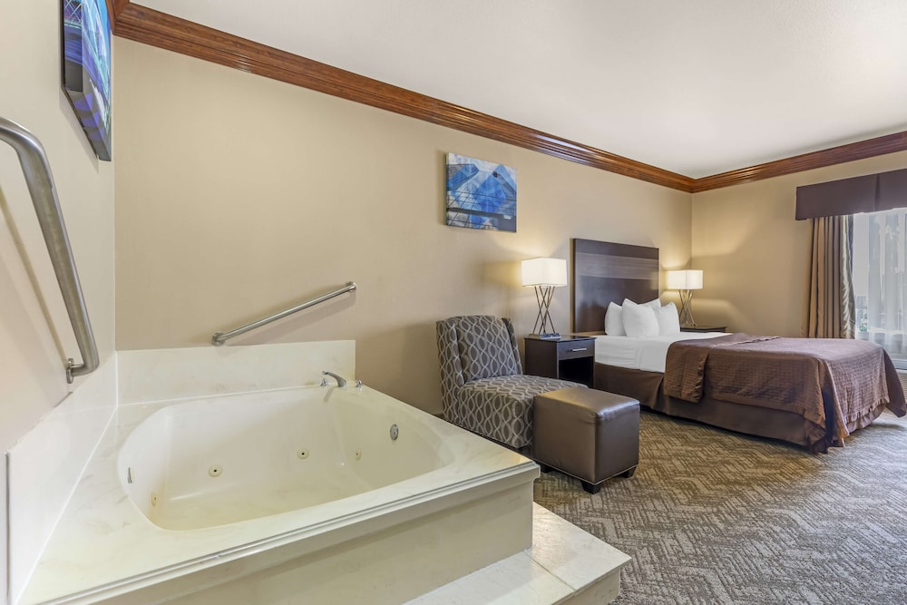 Suite, 1 Queen Bed, Accessible, Non Smoking - Photo 1