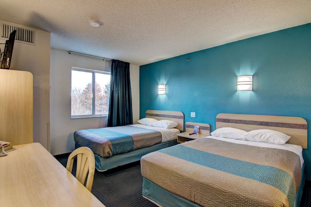 Standard Room, 2 Double Beds, Non Smoking, Refrigerator & Microwave - Photo 5