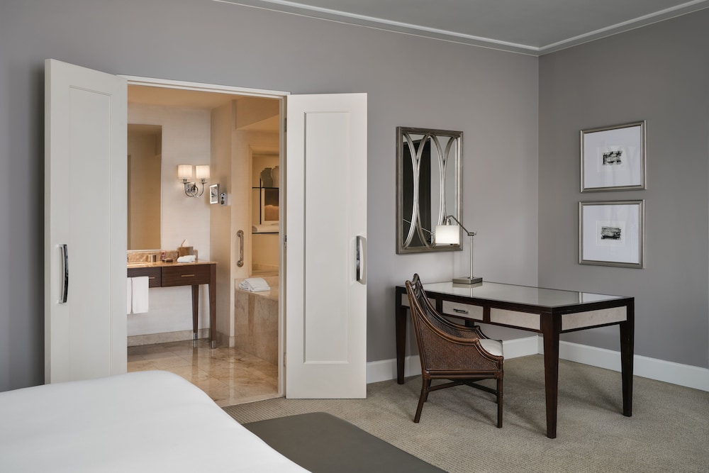 Executive Room, 1 King Bed, Non Smoking, Tower - Photo 2