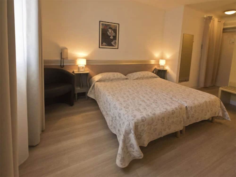 Double or Twin Room photo 3