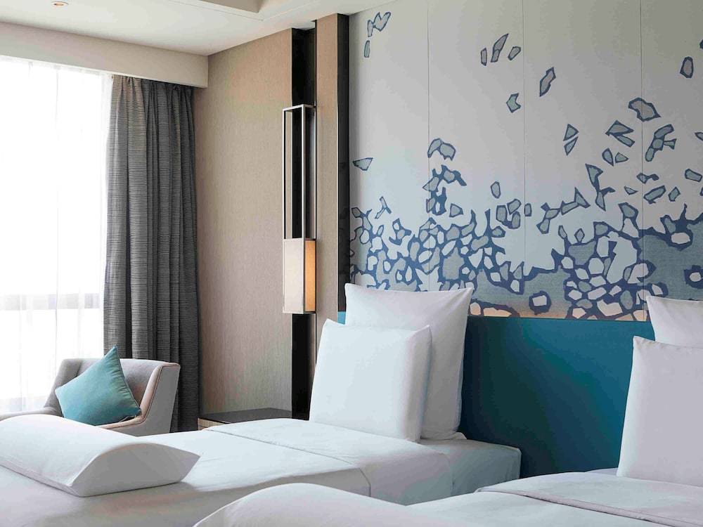 Deluxe Room, 2 Twin Beds, Club Lounge Access (Executive, High Floor) photo 1