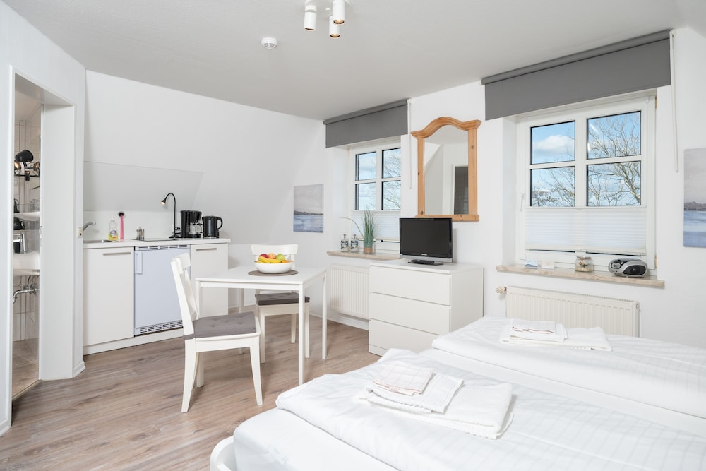 Basic Double Room photo 1