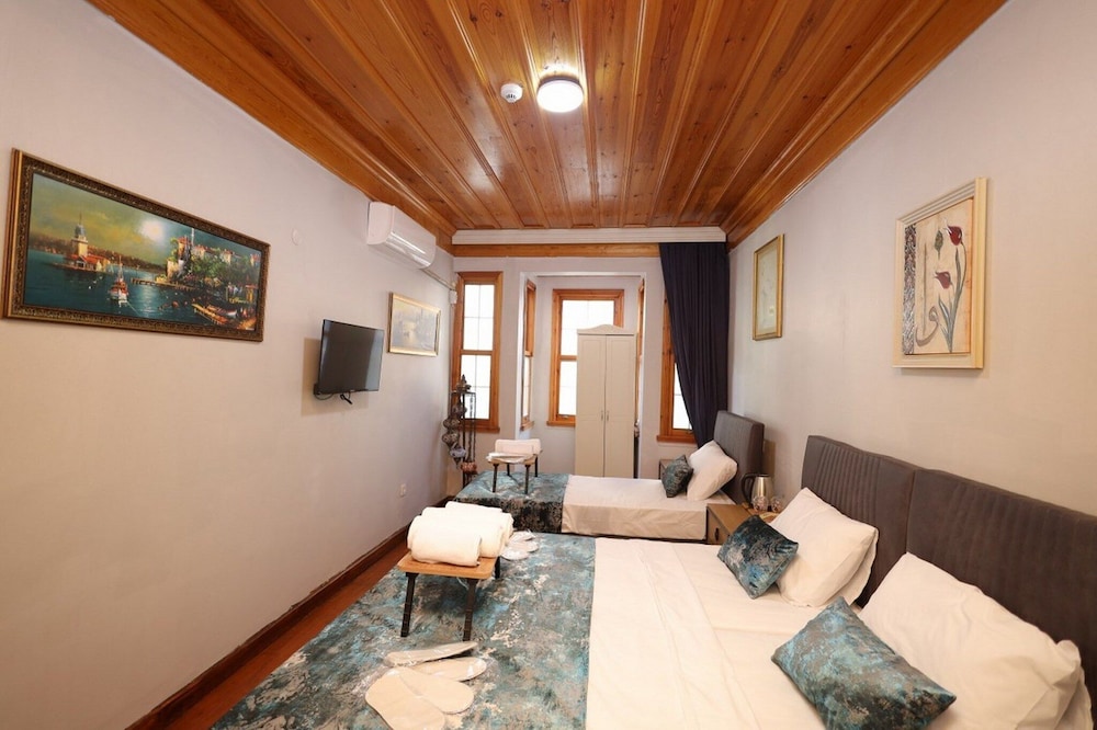 Deluxe Triple Room photo 3